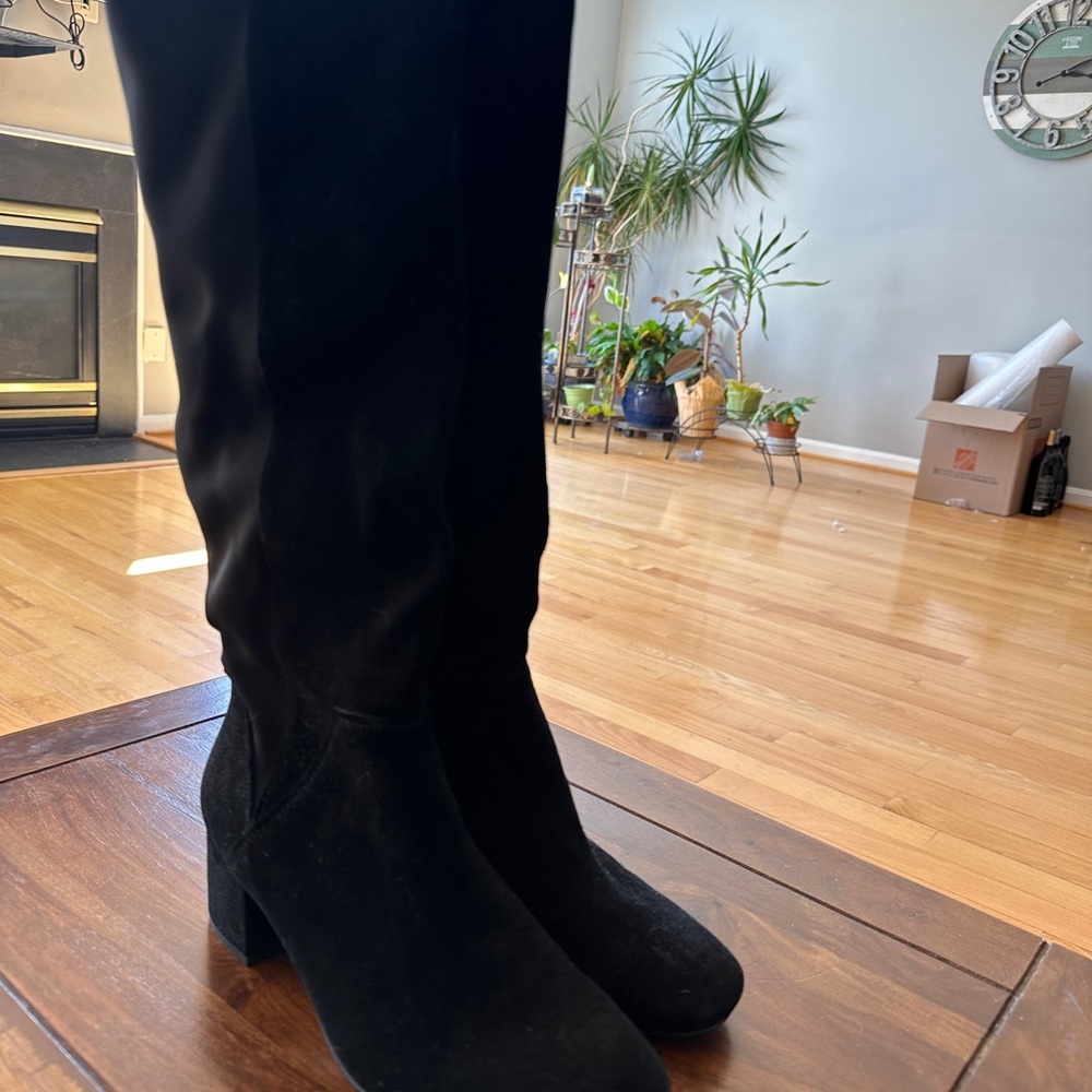 Elegant Black Women's Boots. Size 7.5